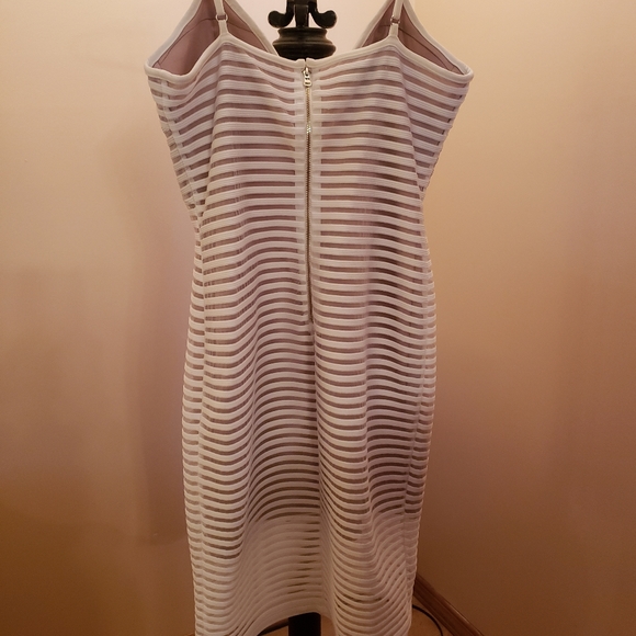 Bebe spegetti strap v-neck - Picture 3 of 8